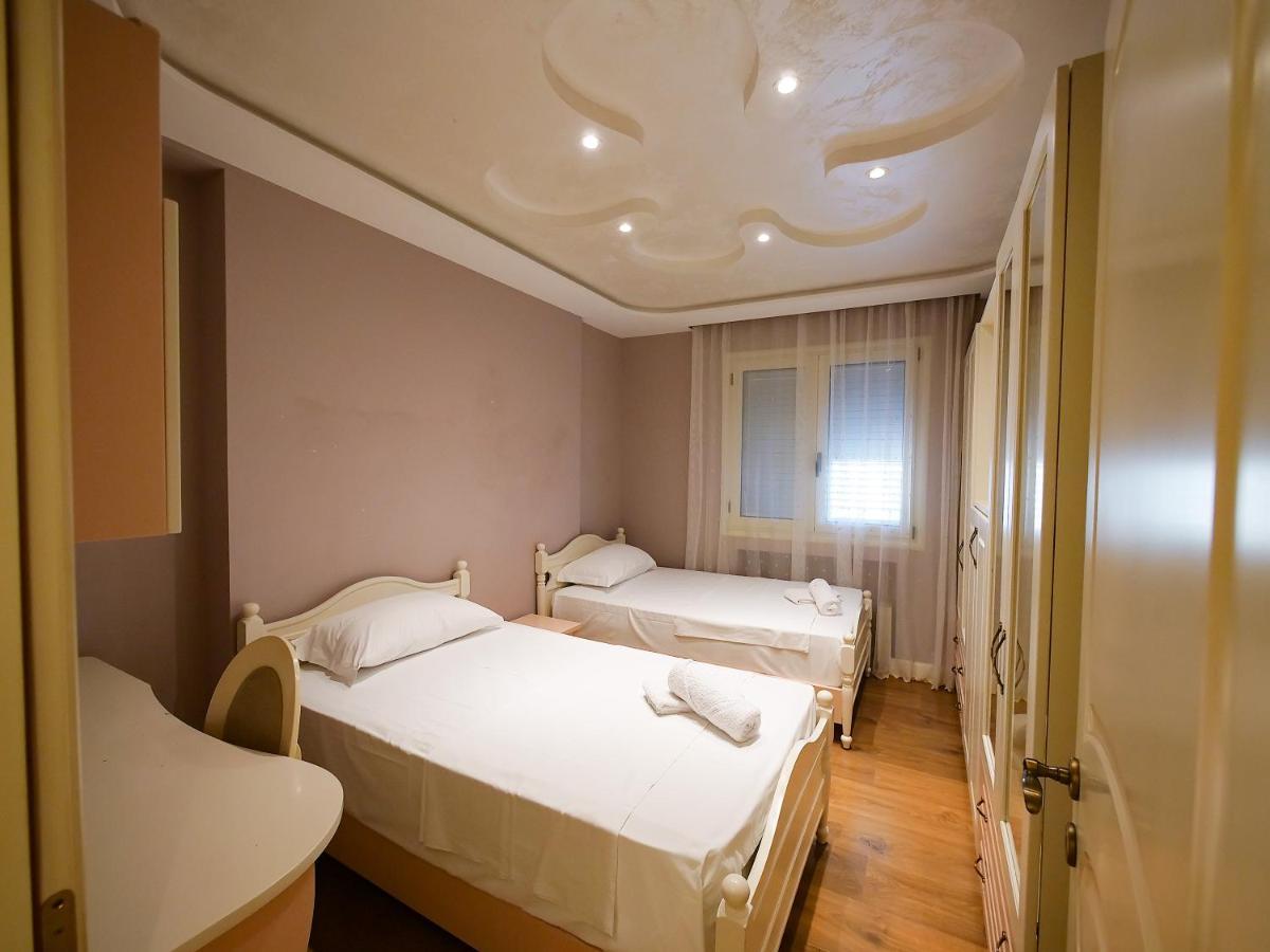 Sea Side Apartment Вльора Екстер'єр фото