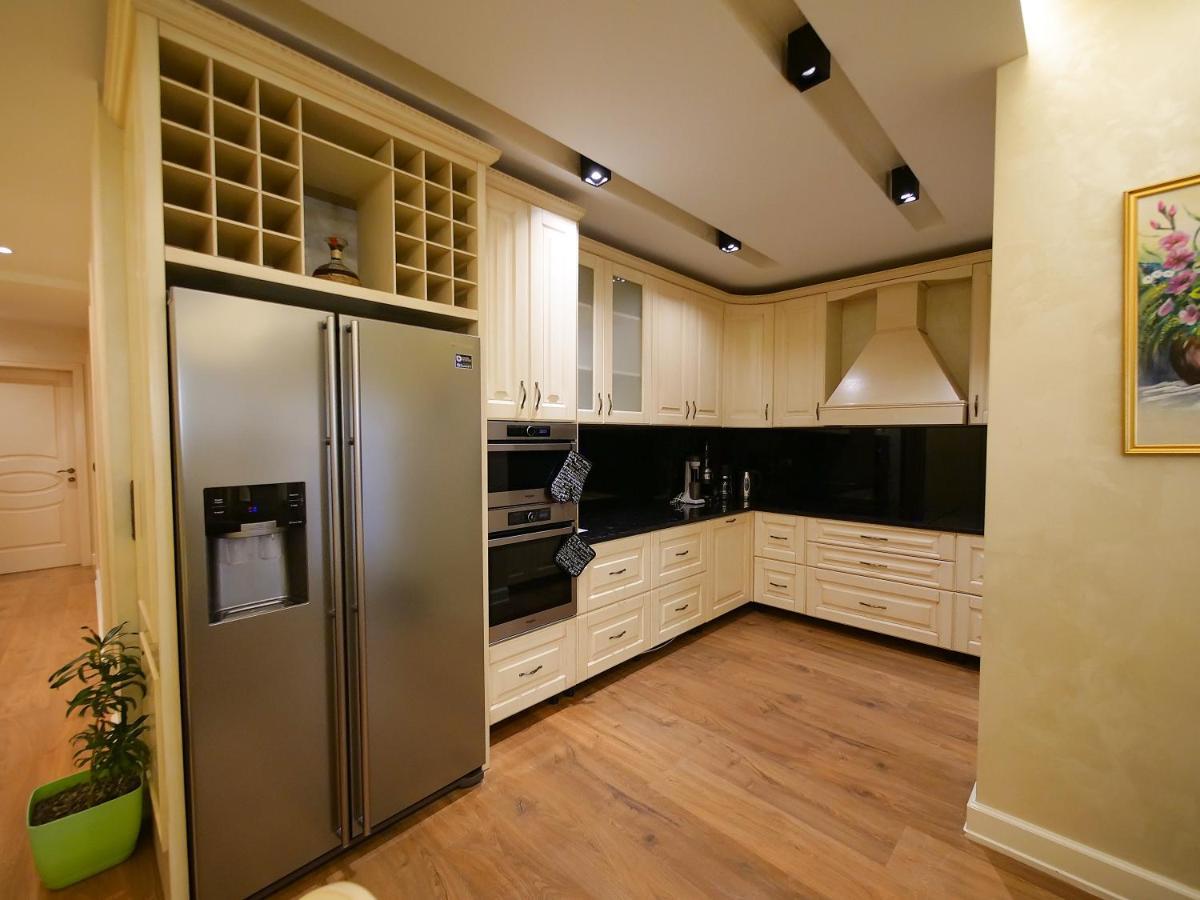 Sea Side Apartment Вльора Екстер'єр фото