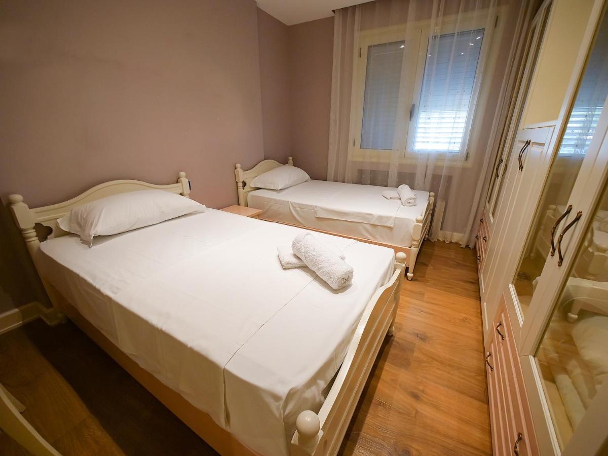 Sea Side Apartment Вльора Екстер'єр фото