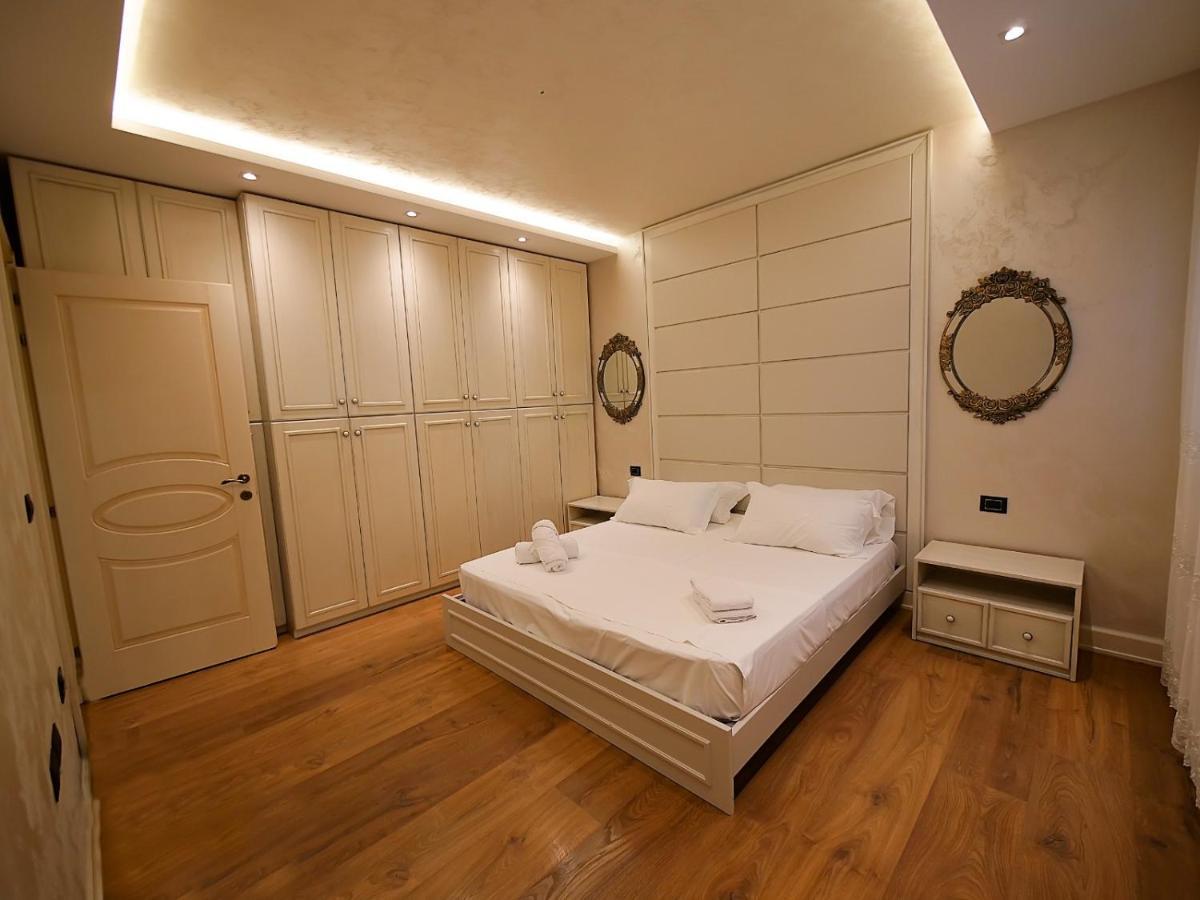 Sea Side Apartment Вльора Екстер'єр фото