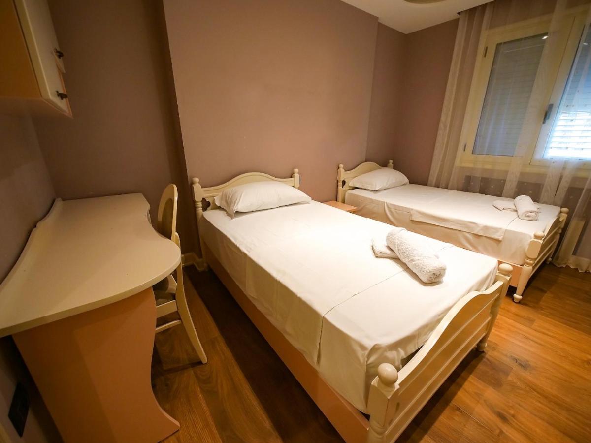 Sea Side Apartment Вльора Екстер'єр фото