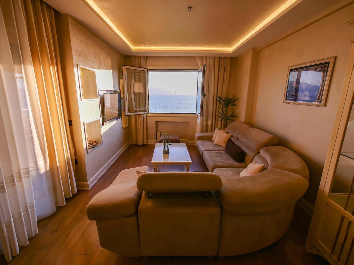 Sea Side Apartment Вльора Екстер'єр фото