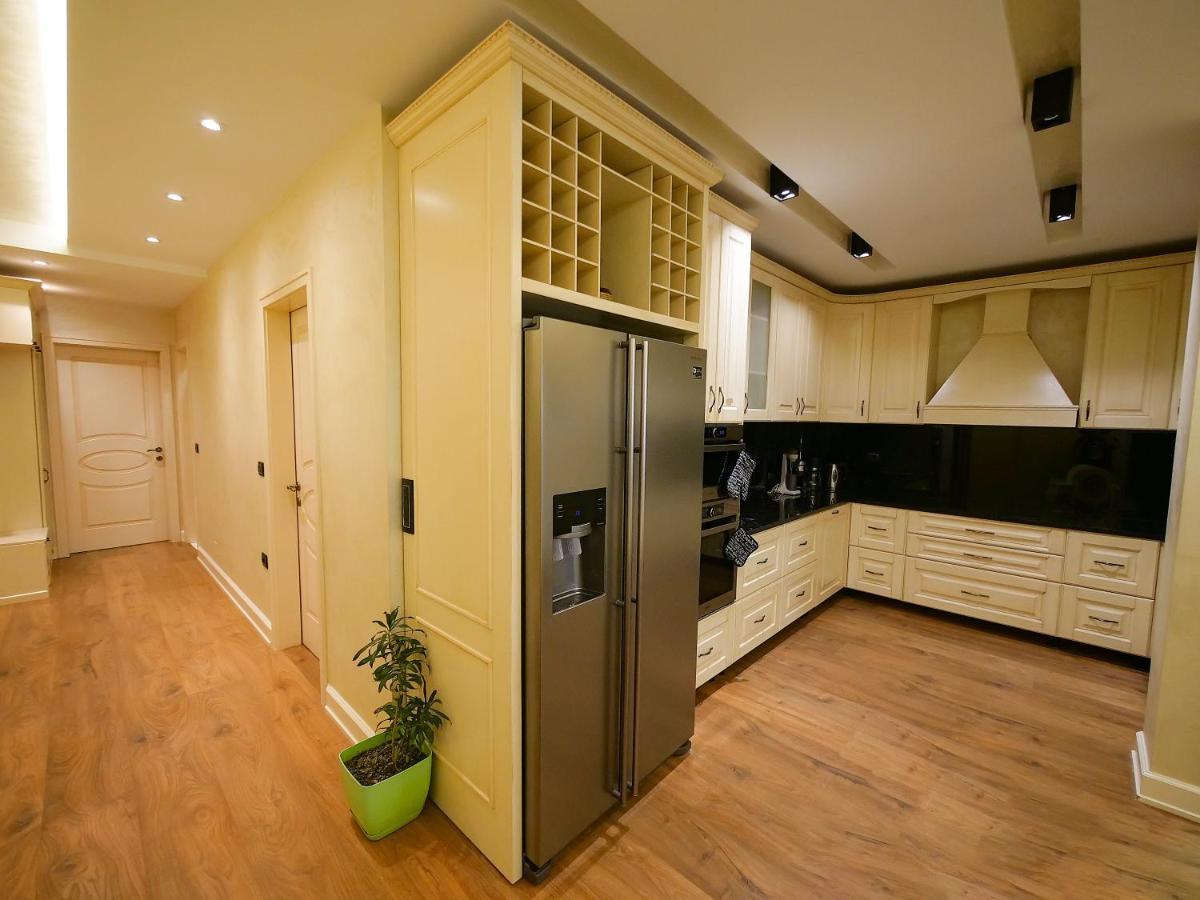 Sea Side Apartment Вльора Екстер'єр фото