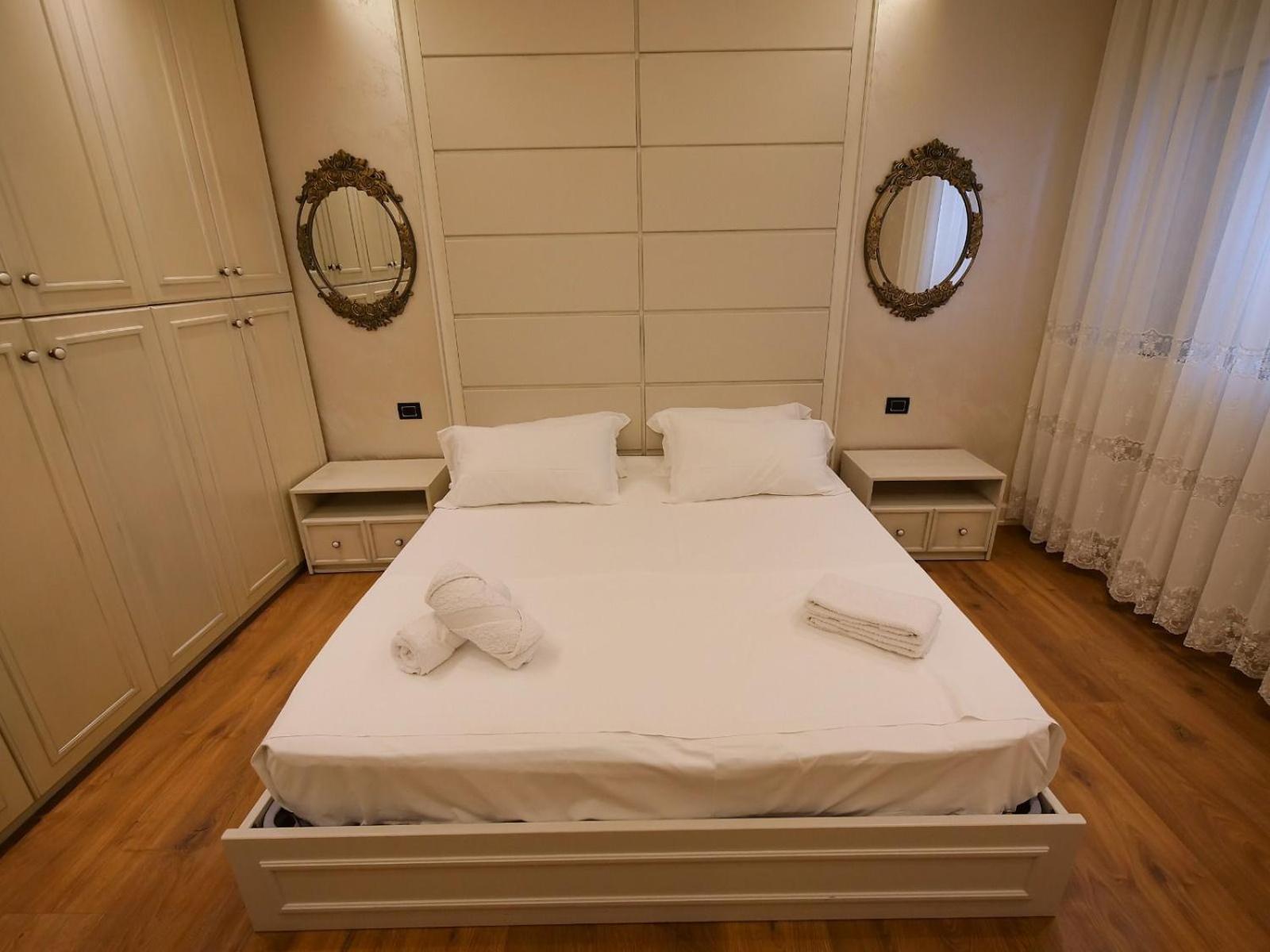 Sea Side Apartment Вльора Екстер'єр фото